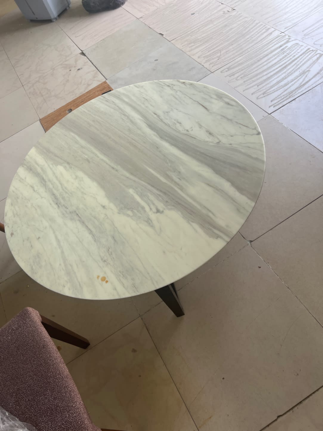 Barcode label photo for used round marble-top coffee table at Bufaisal Shop D Ajman