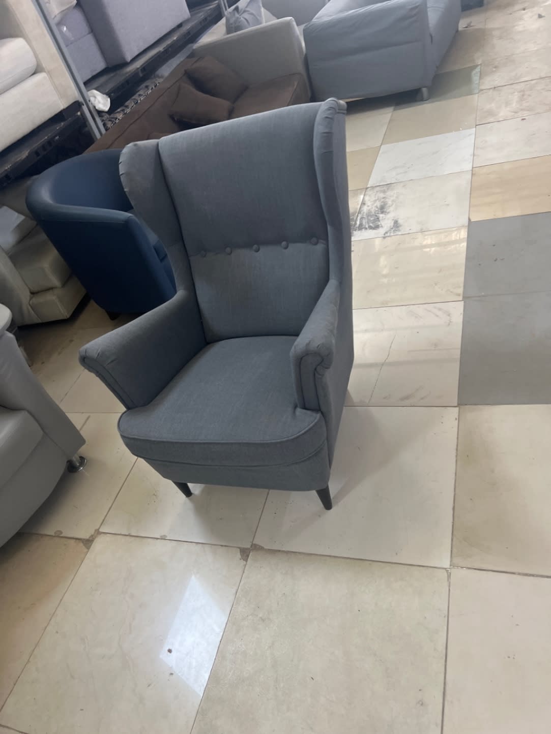 Bufaisal barcode label for used dark grey wingback armchair item a55fc206