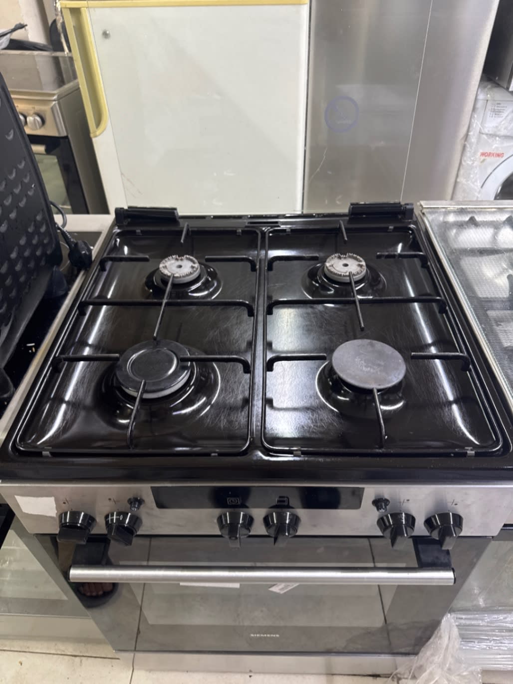 4-Burner Gas Cooker with Oven 2