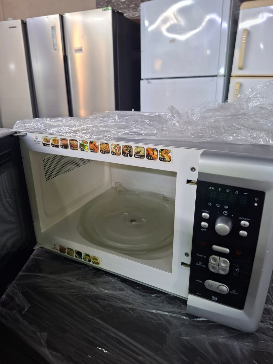 Microwave Oven with Grill 2