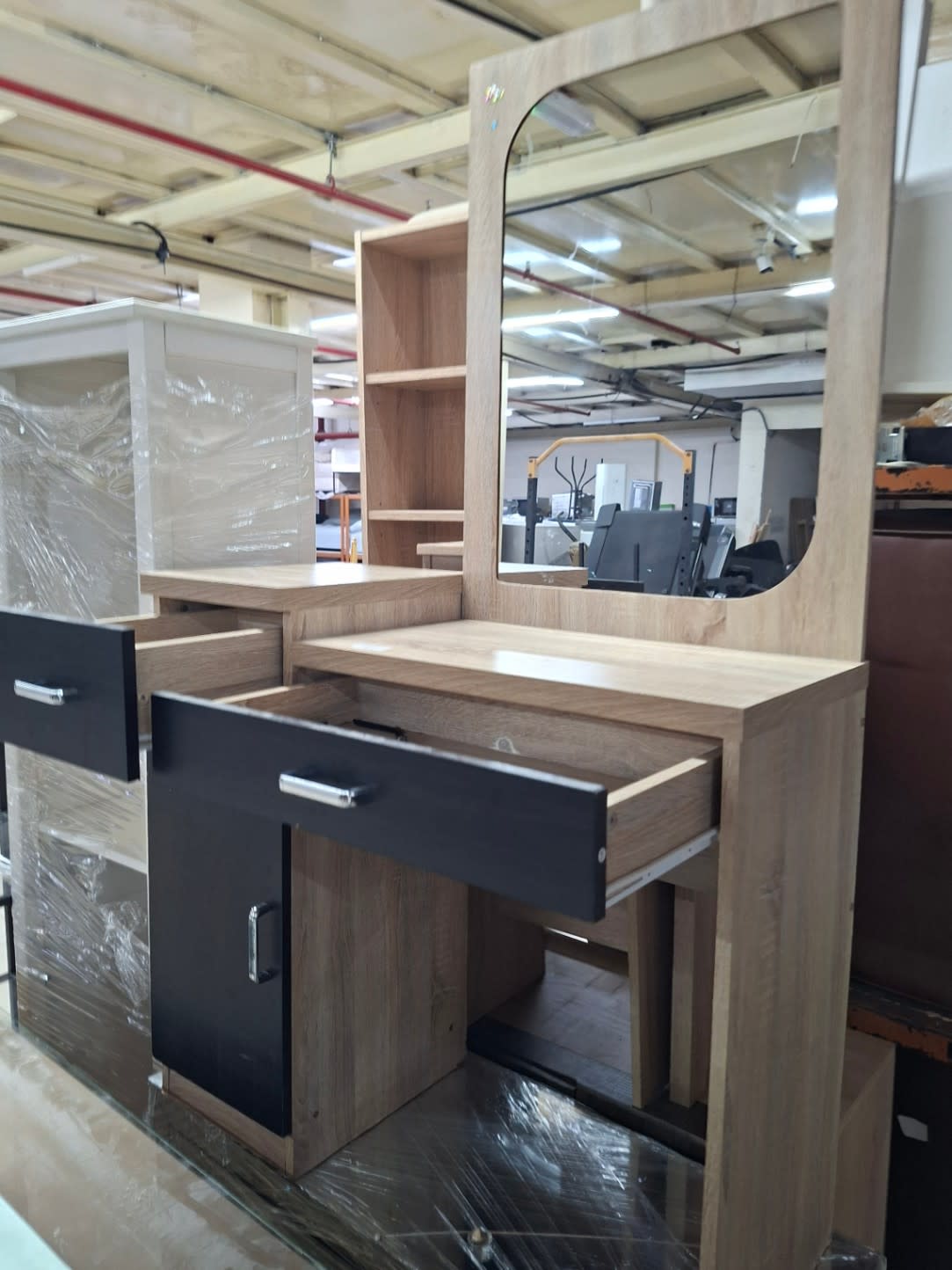 Dressing Table with Mirror and Storage 2