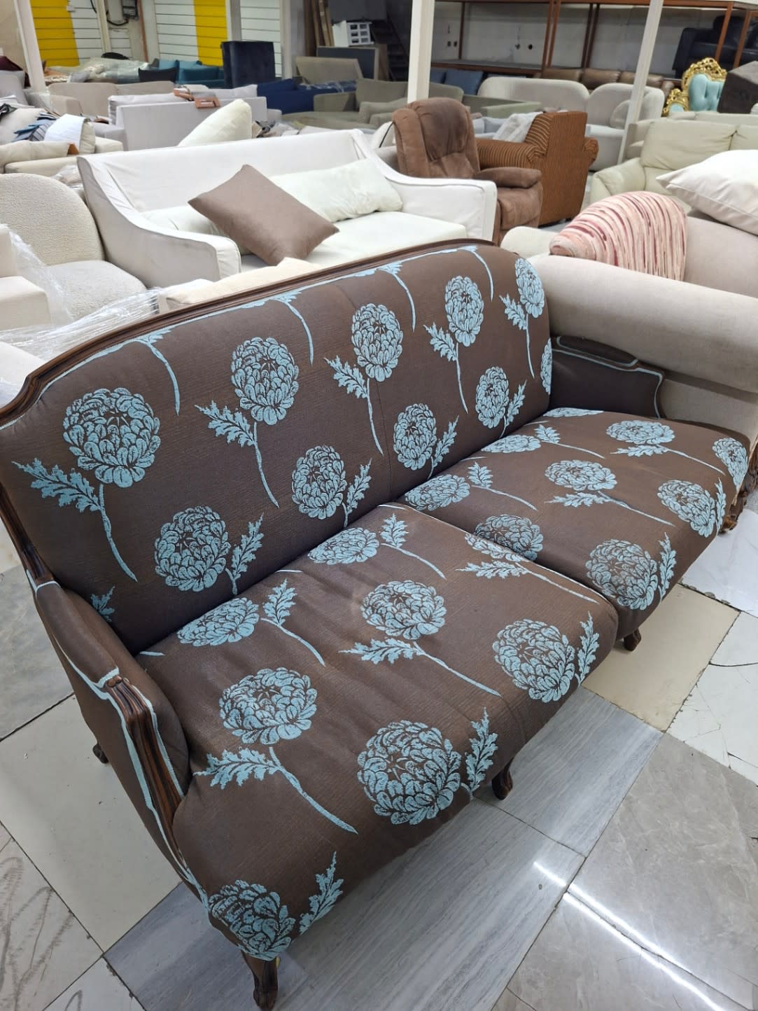 Bufaisal barcode label for used 3-seater classic sofa at Shop E Ajman