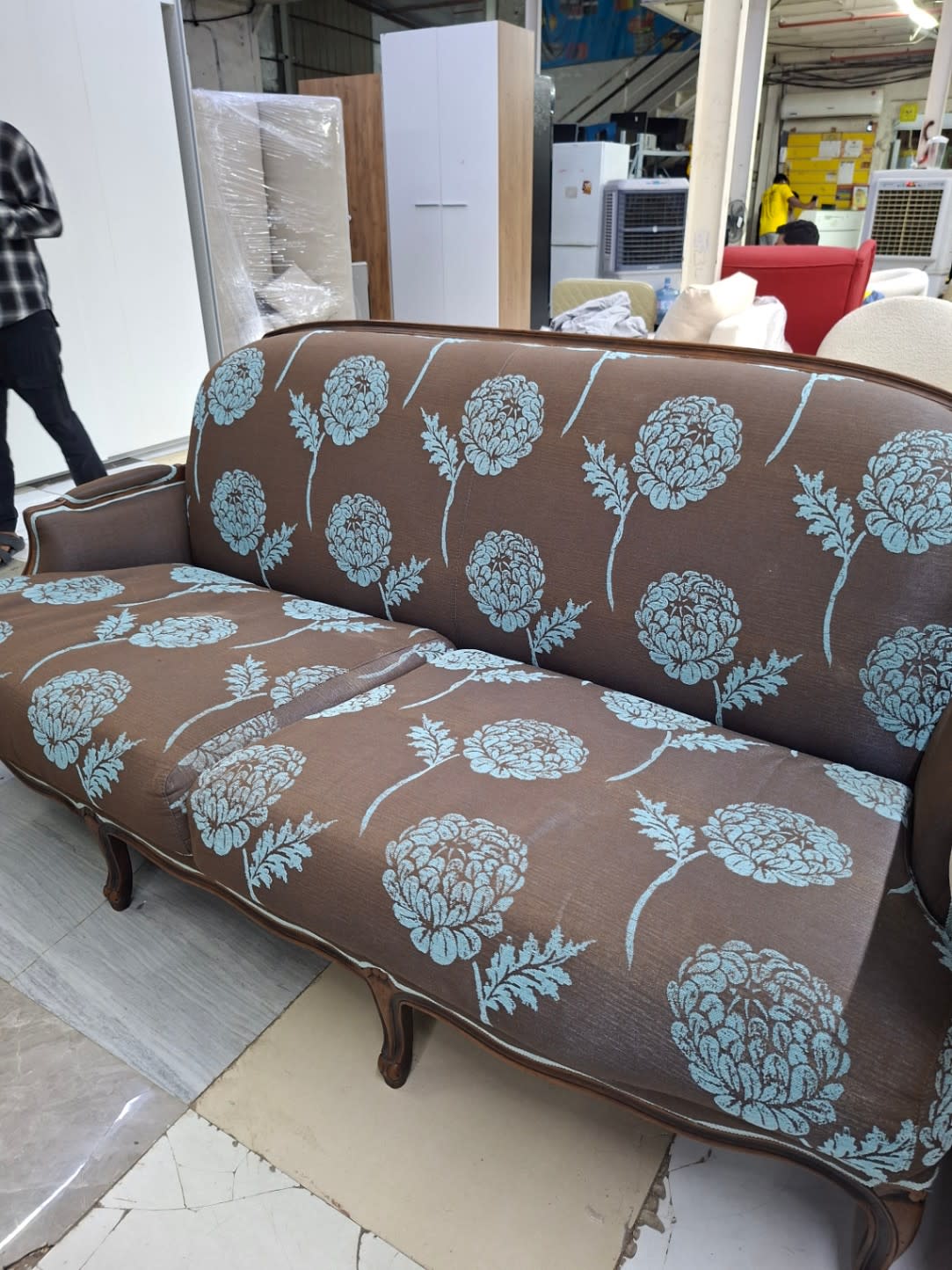 3-Seater Classic Sofa 2