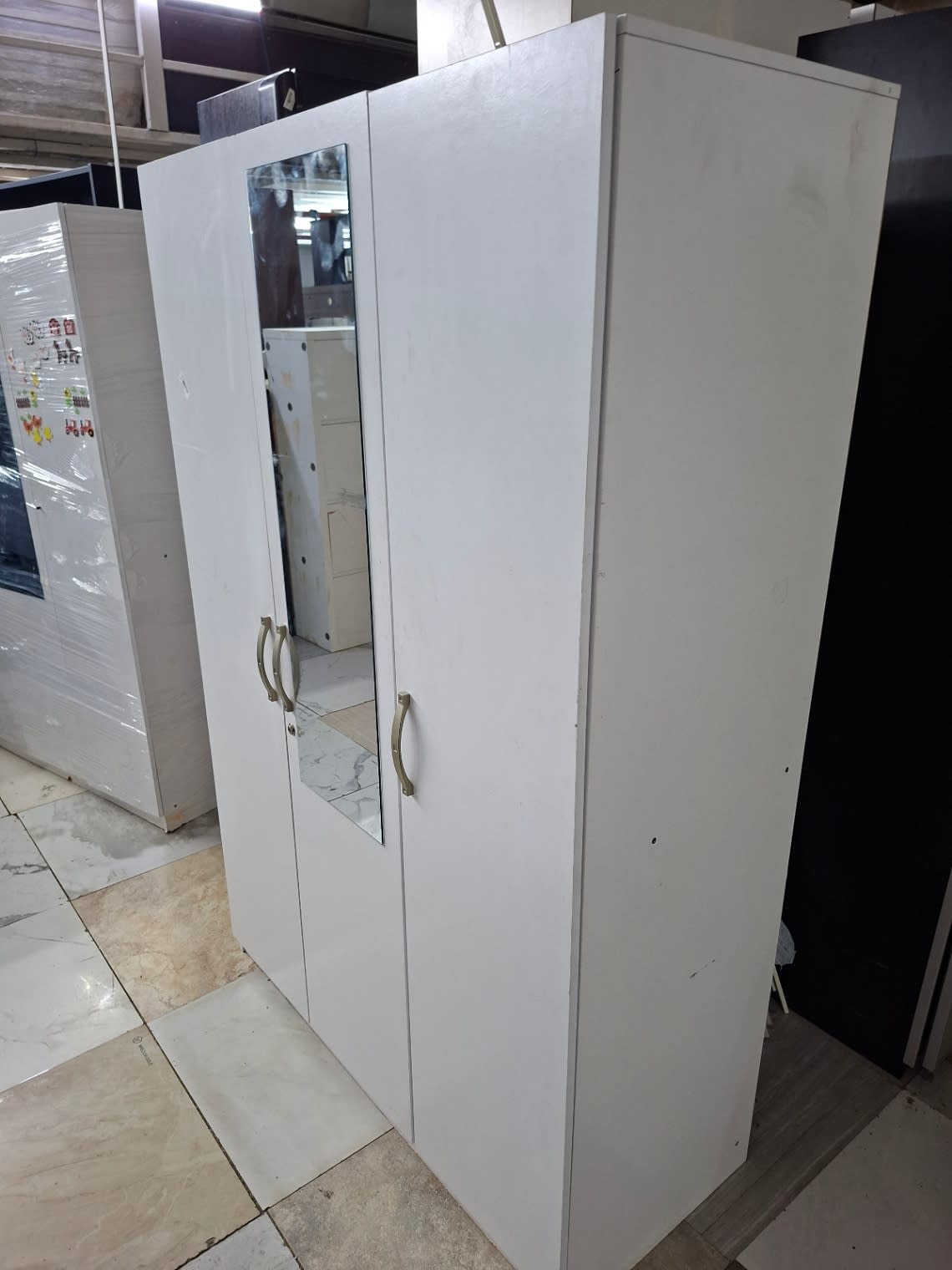 3-Door Wardrobe with Mirror 2