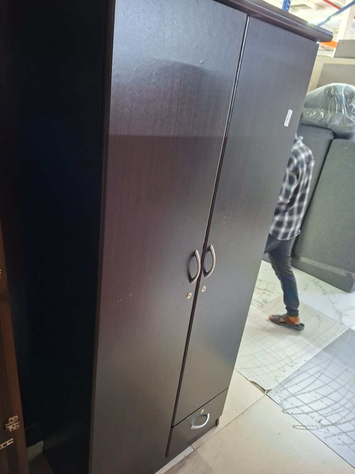 2-Door Wardrobe with Bottom Drawer 2
