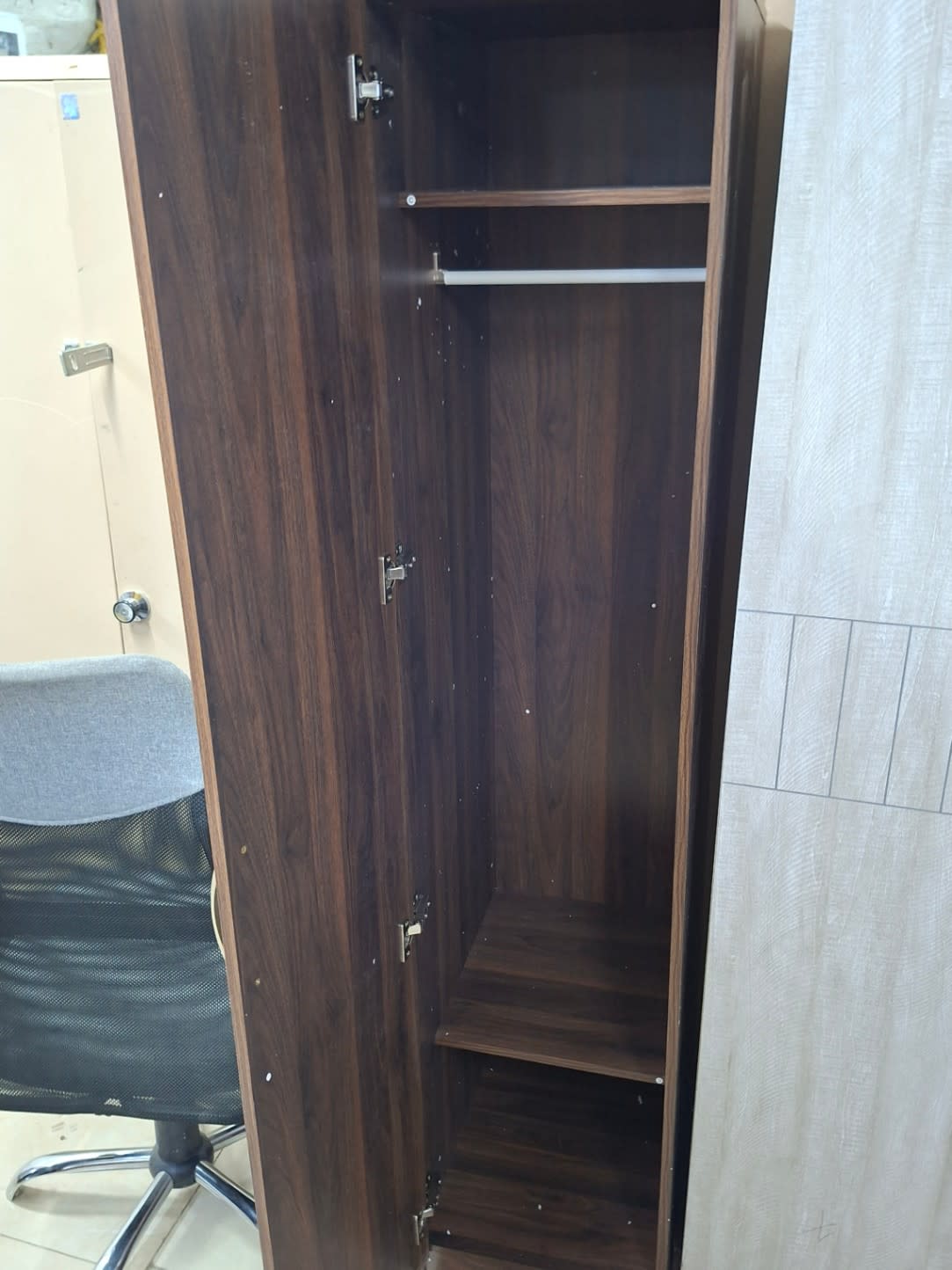 Single Door Wardrobe with Mirror 3