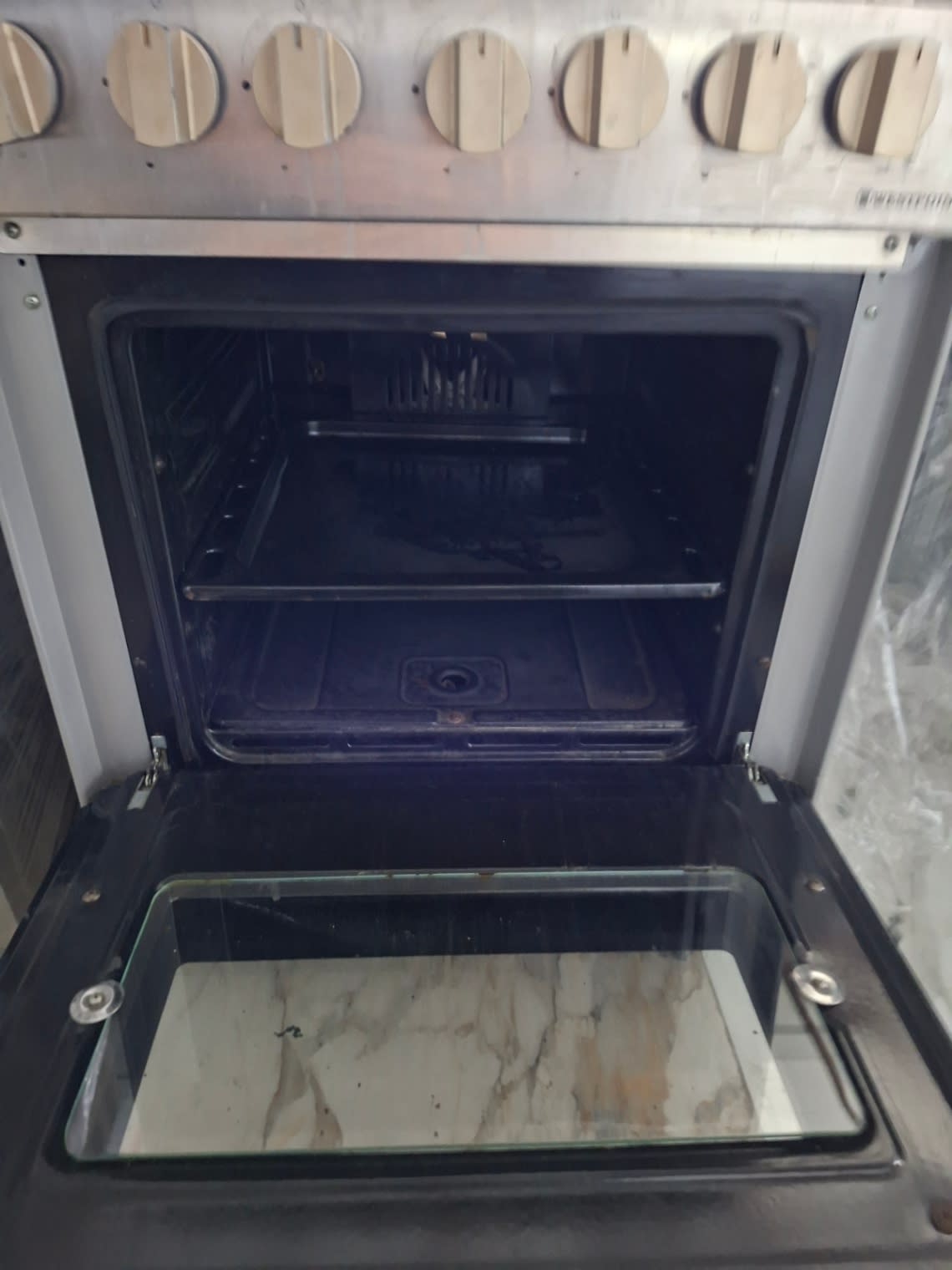 4-Burner Gas Cooker with Oven 3