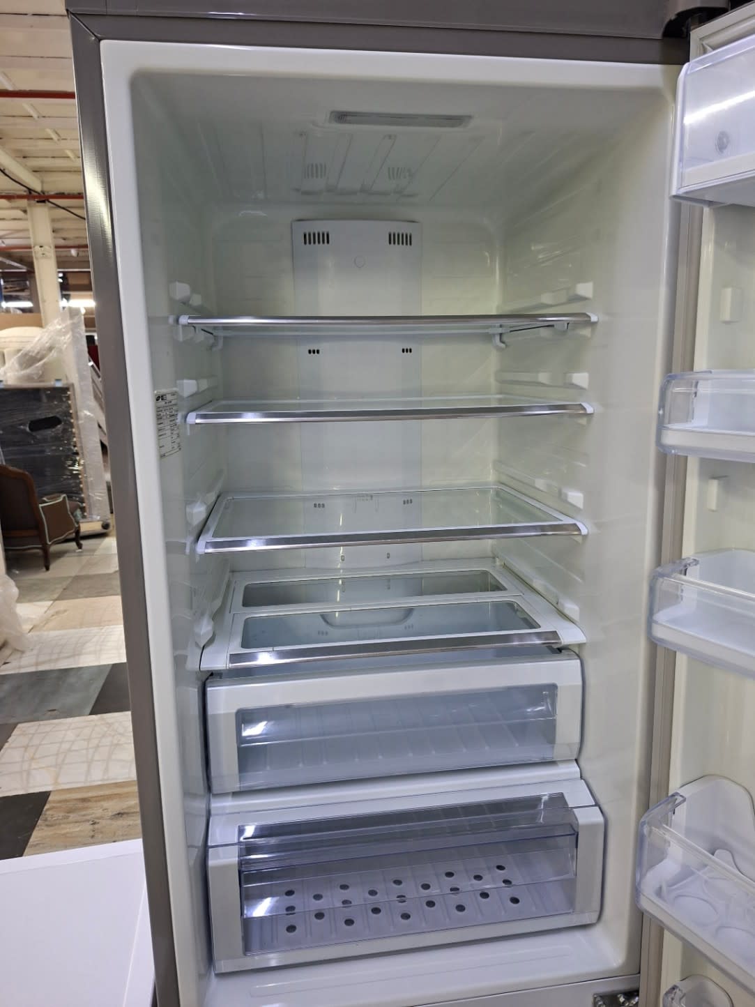 Bottom-Freezer Refrigerator 2