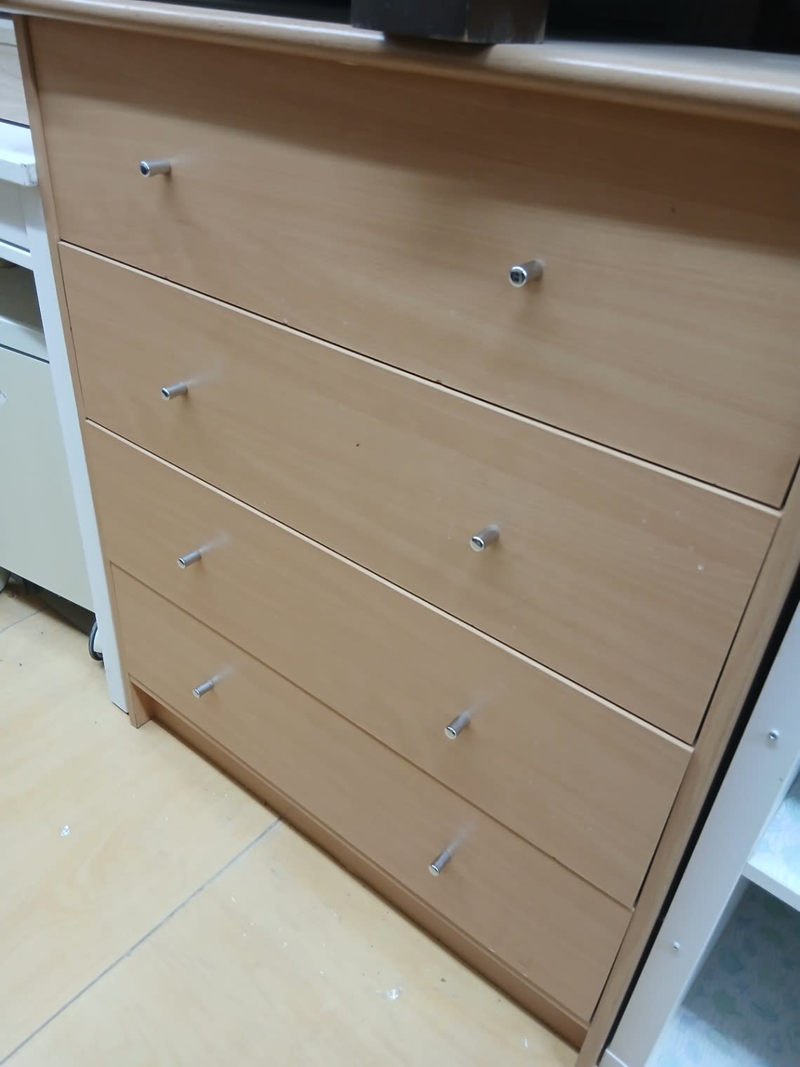 4-Drawer Chest of Drawers 3