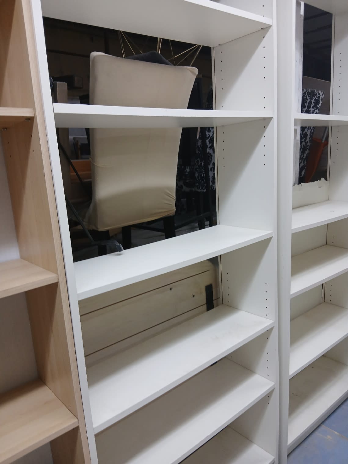 Bufaisal barcode label photo for used white tall bookshelf unit item ID beaecbd0