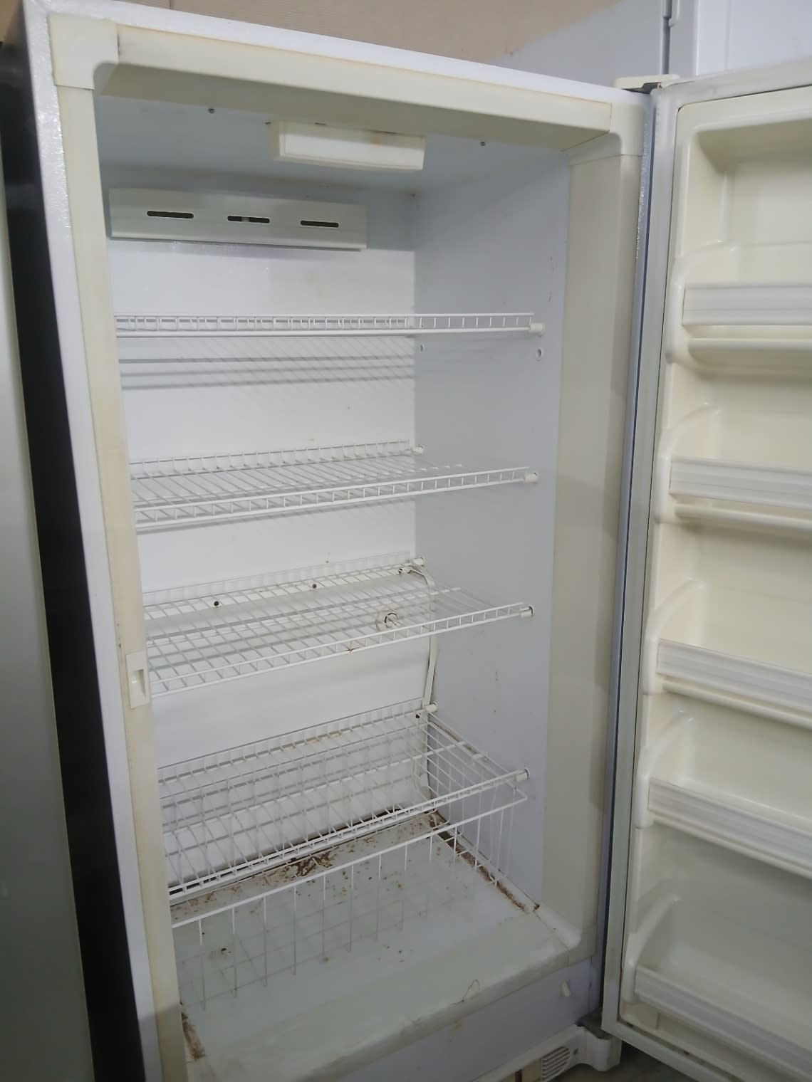Single-Door Upright Refrigerator 2