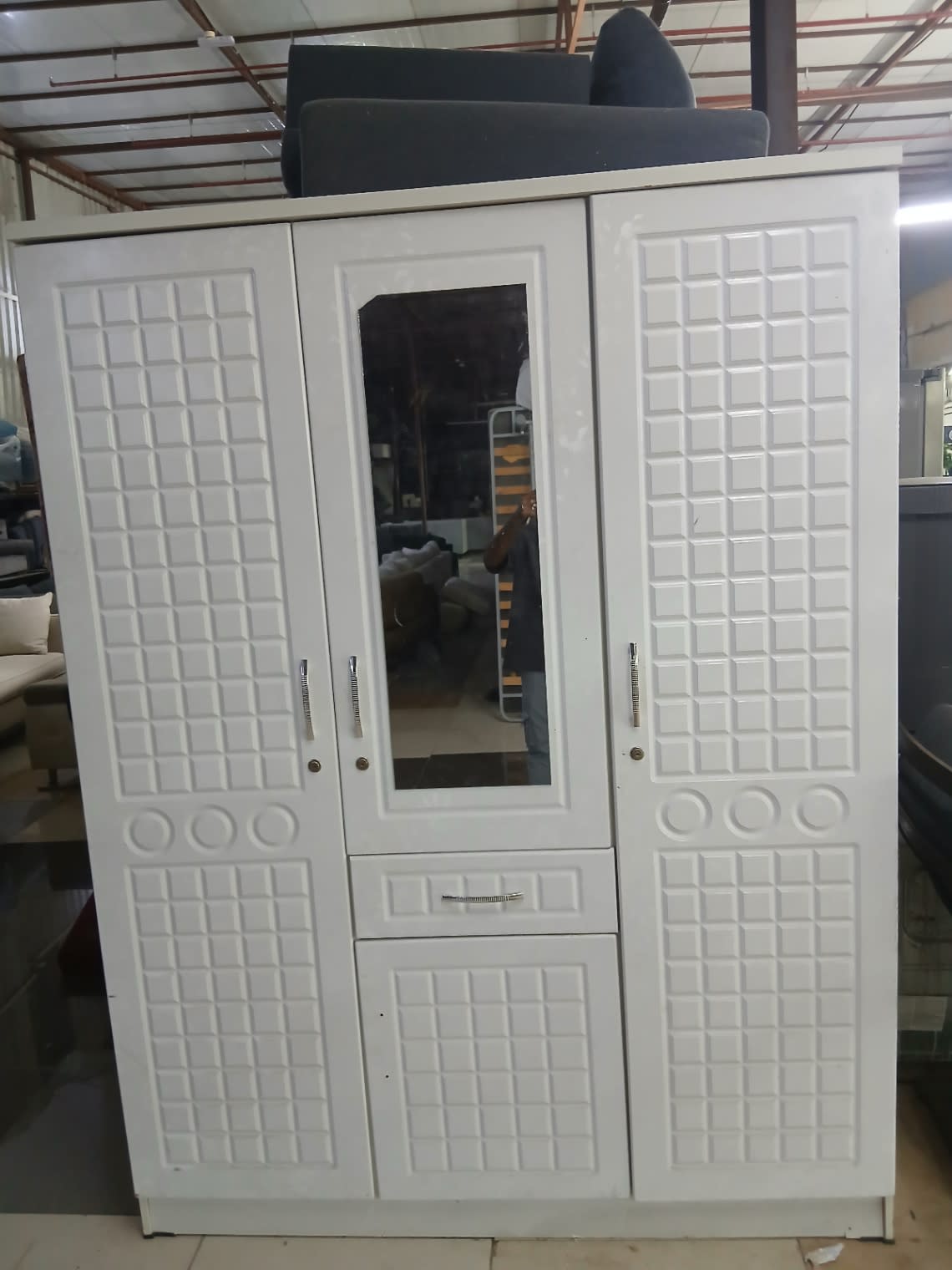 3-Door Wardrobe with Mirror 2