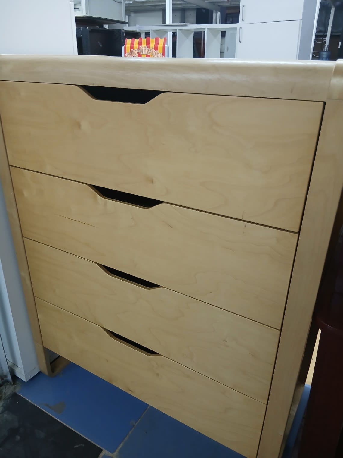 Bufaisal barcode label for used 5-drawer chest of drawers at Shop D Ajman