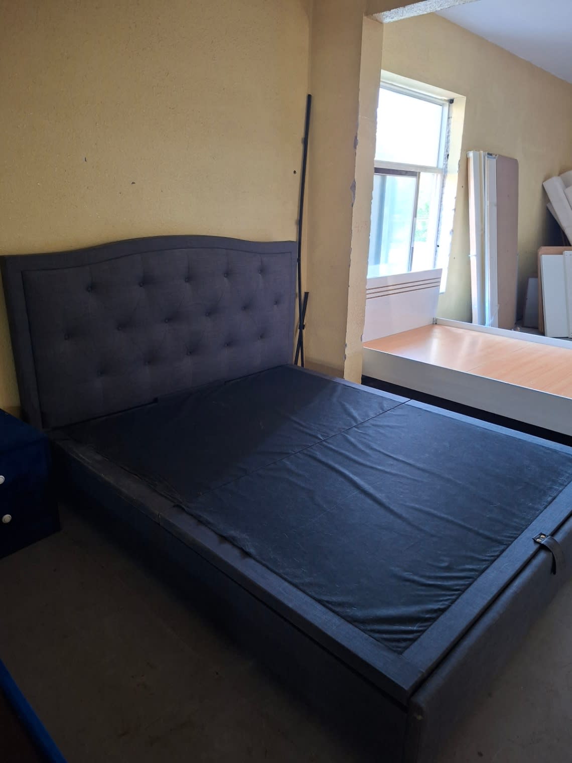King Bed Frame with Hydraulic Storage 2