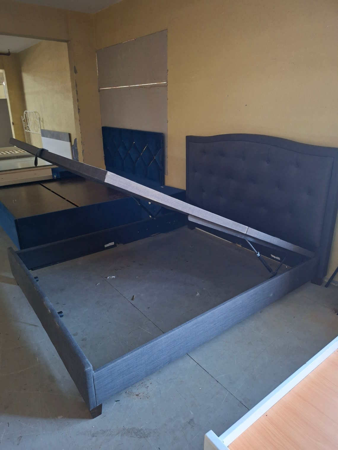 King Bed Frame with Hydraulic Storage 3