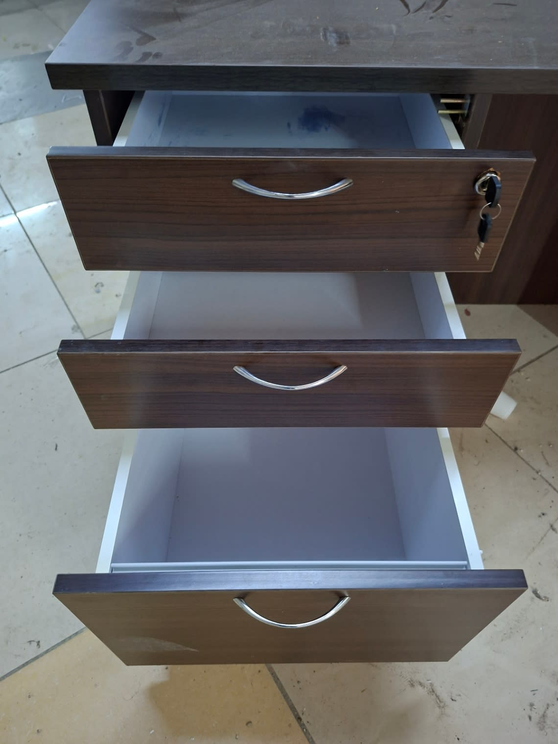 Office Desk with 3-Drawer Pedestal 3