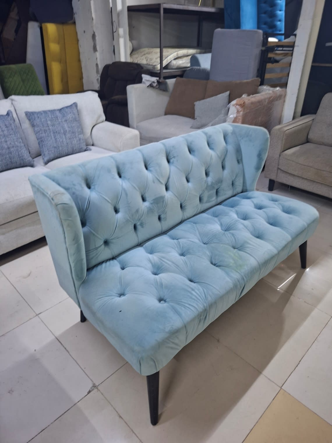 2-Seater Chesterfield Sofa 3