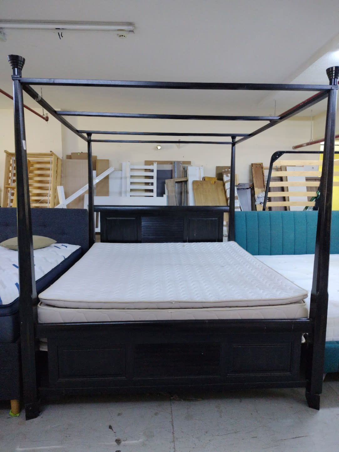 Four-Poster Canopy Bed Frame 2