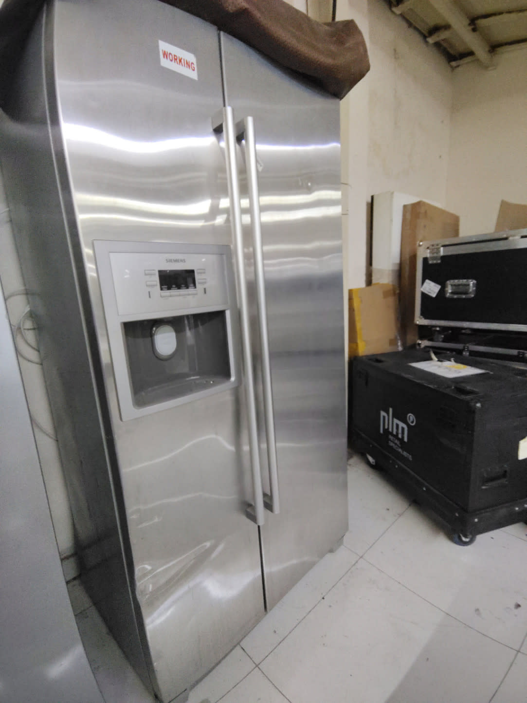 Side-by-Side Refrigerator with Ice and Water Dispenser 2