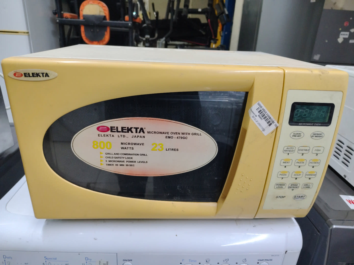Microwave Oven with Grill 2