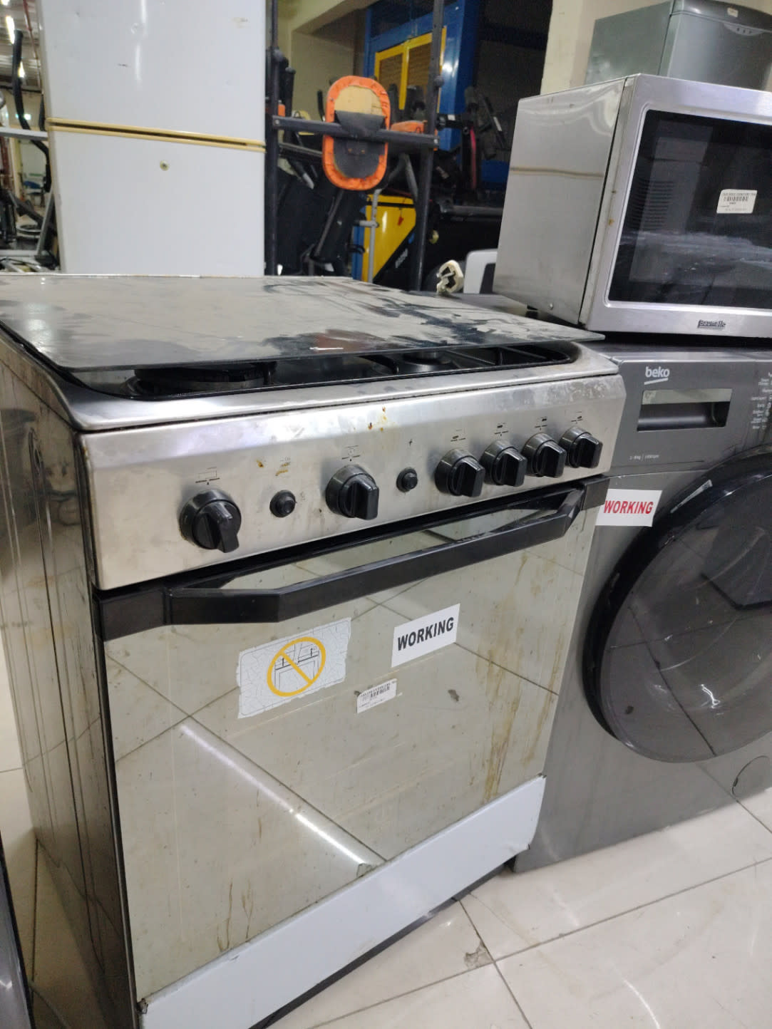 4-Burner Gas Cooker with Oven 2