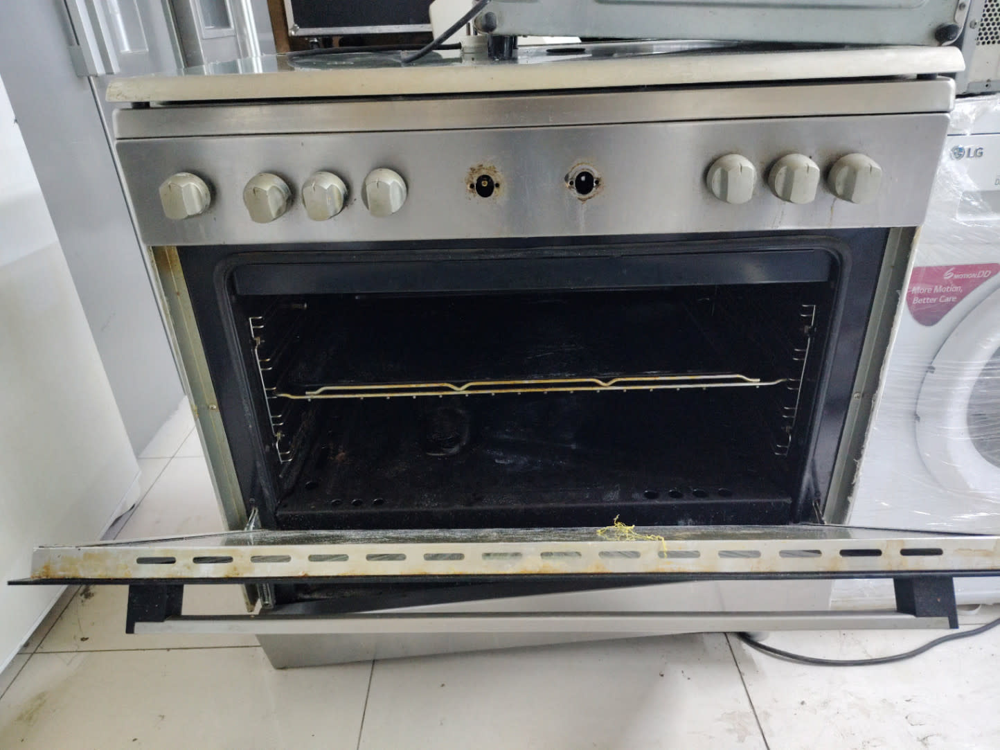 Freestanding Gas Cooker with Oven 3