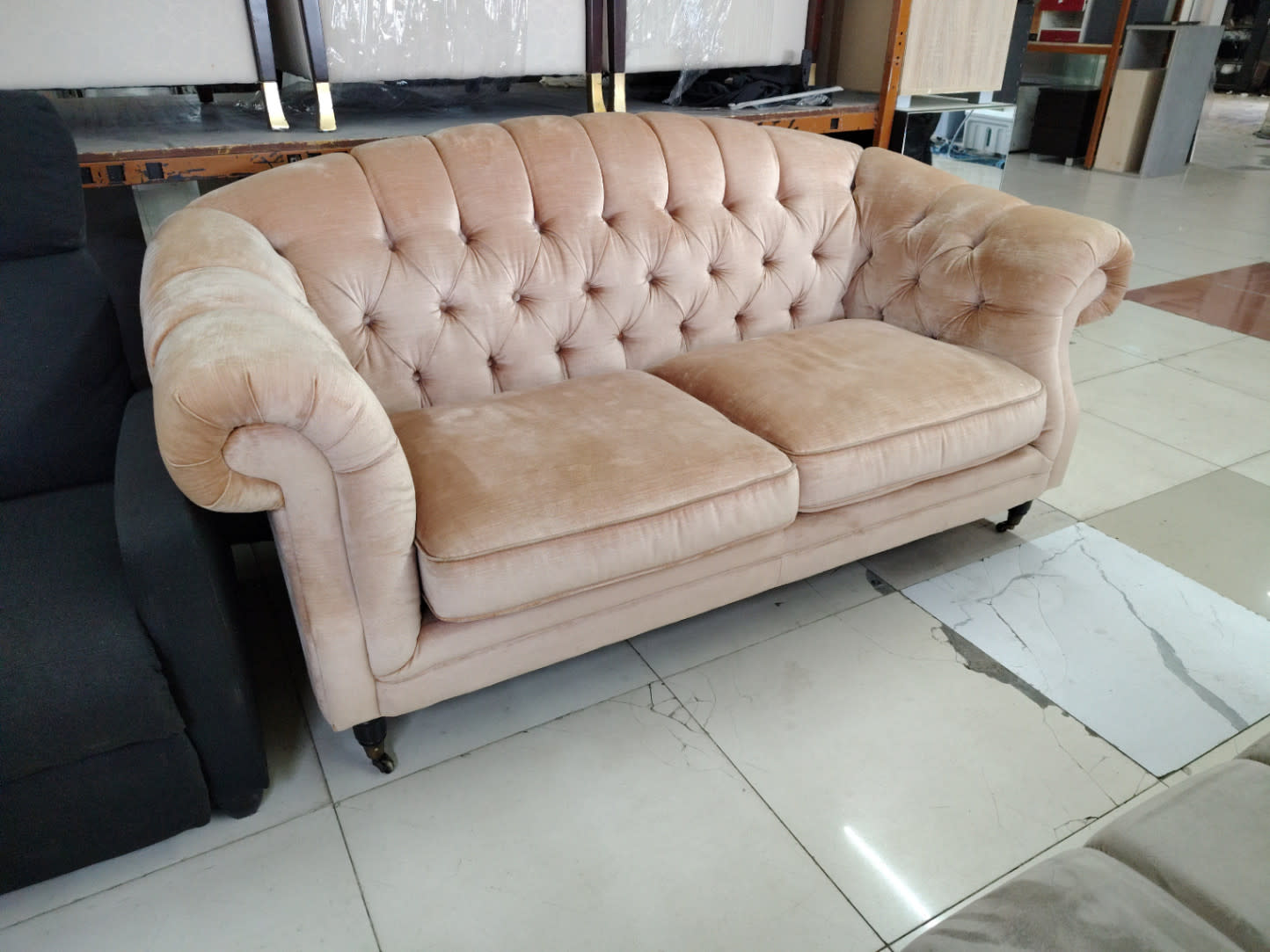 Chesterfield 2-Seater Sofa 3