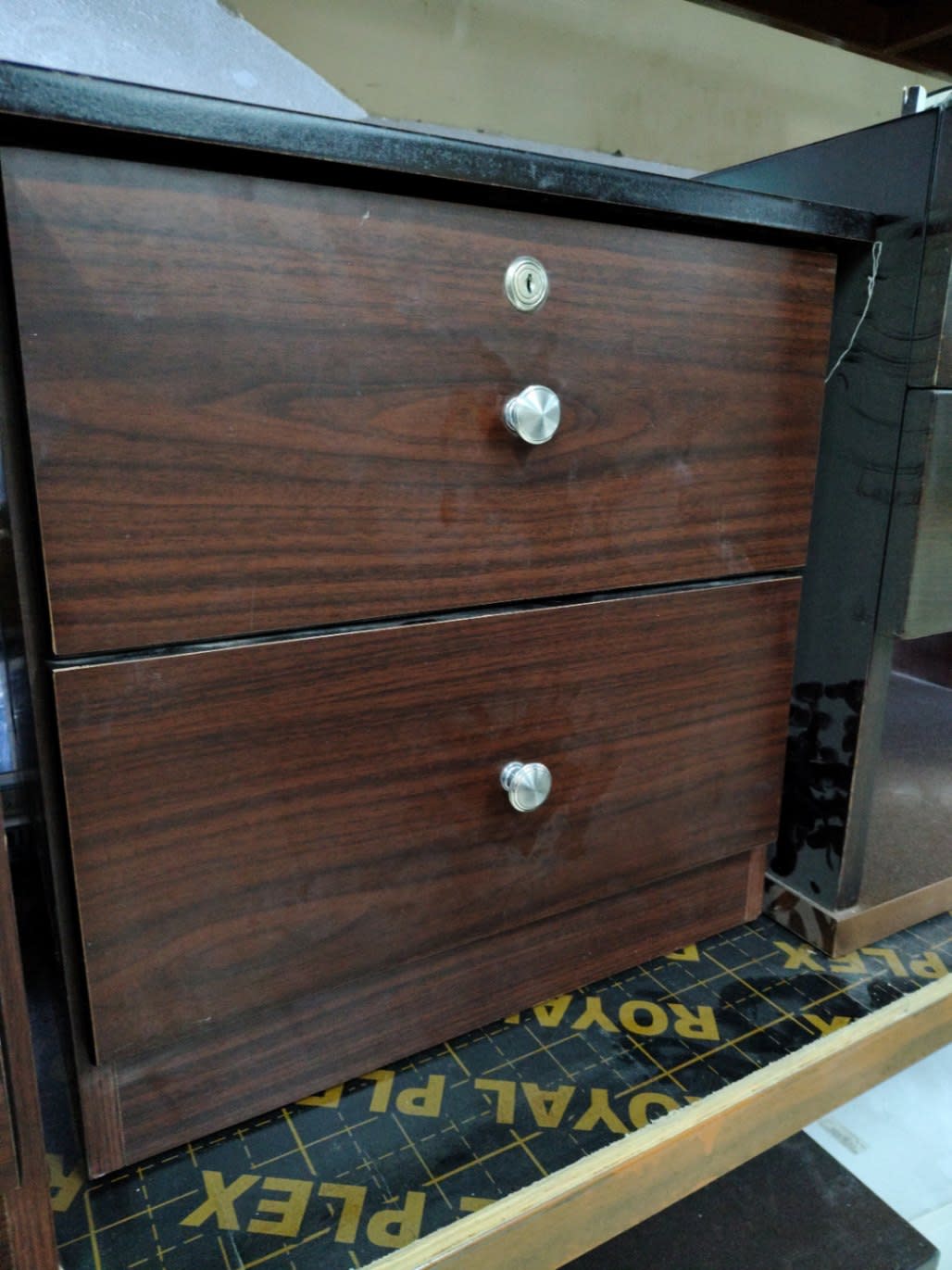 2-Drawer Nightstand with Lock 3