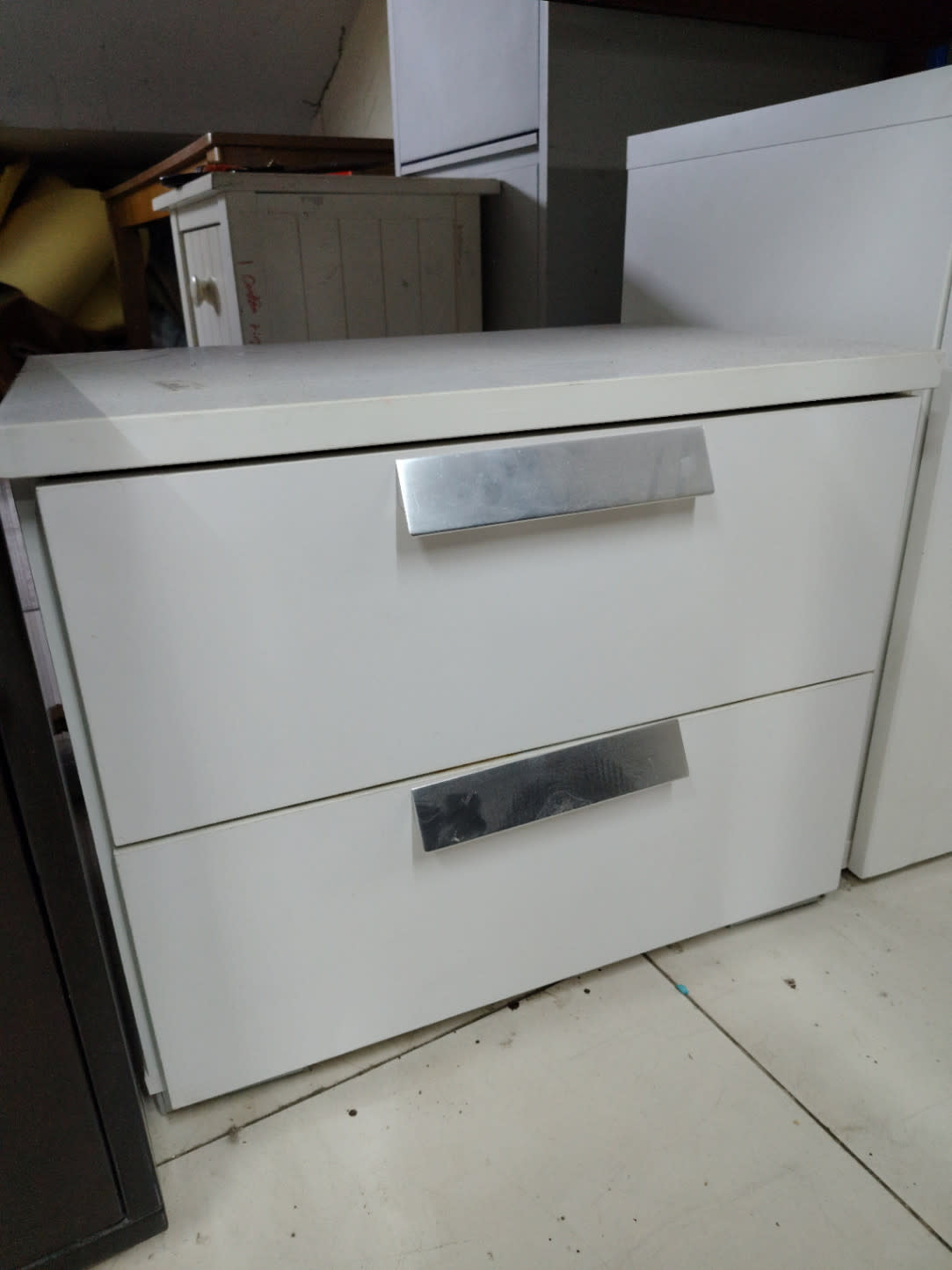 2-Drawer Nightstand 3