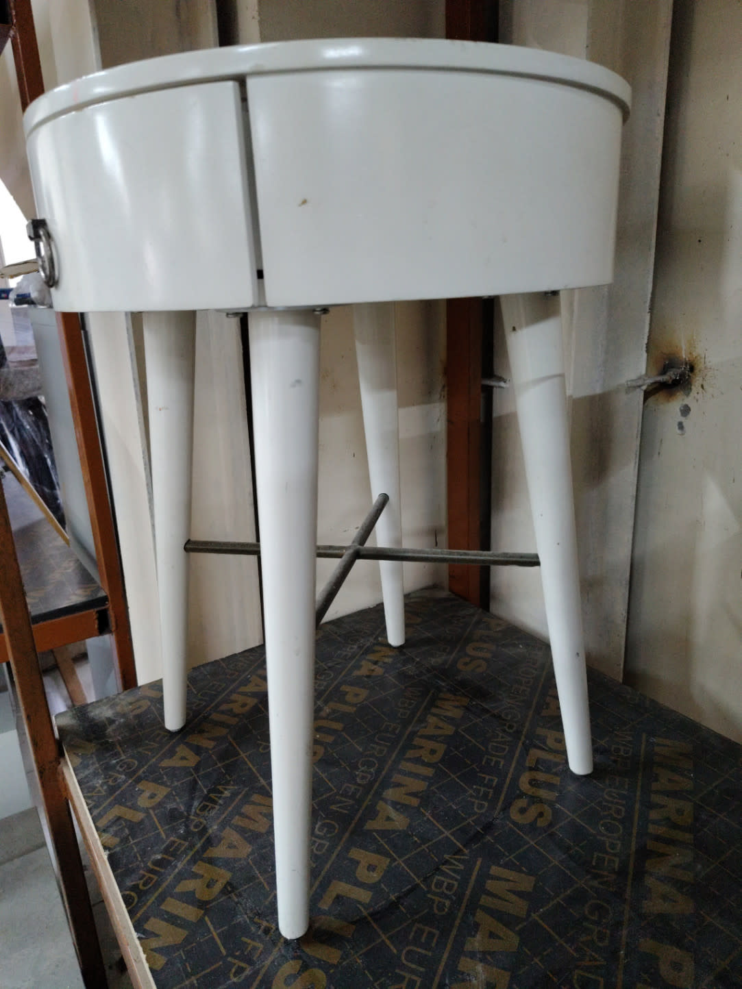 Round Nightstand with Drawer 3