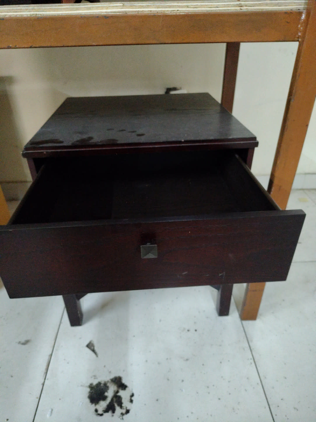 Single-Drawer Nightstand 2