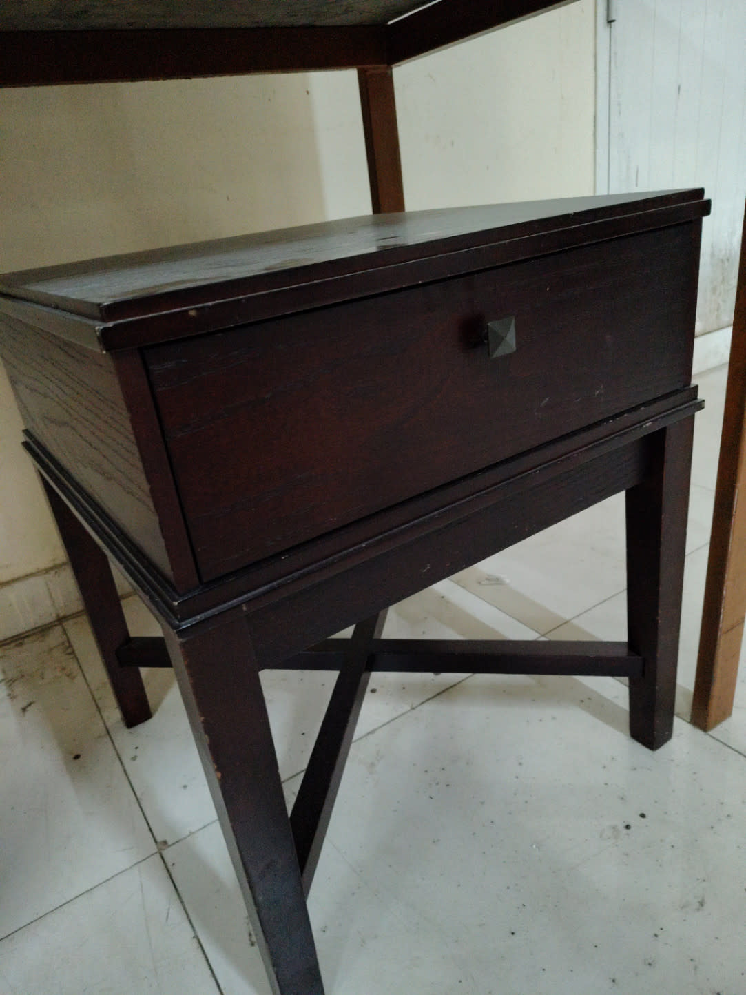 Single-Drawer Nightstand 3