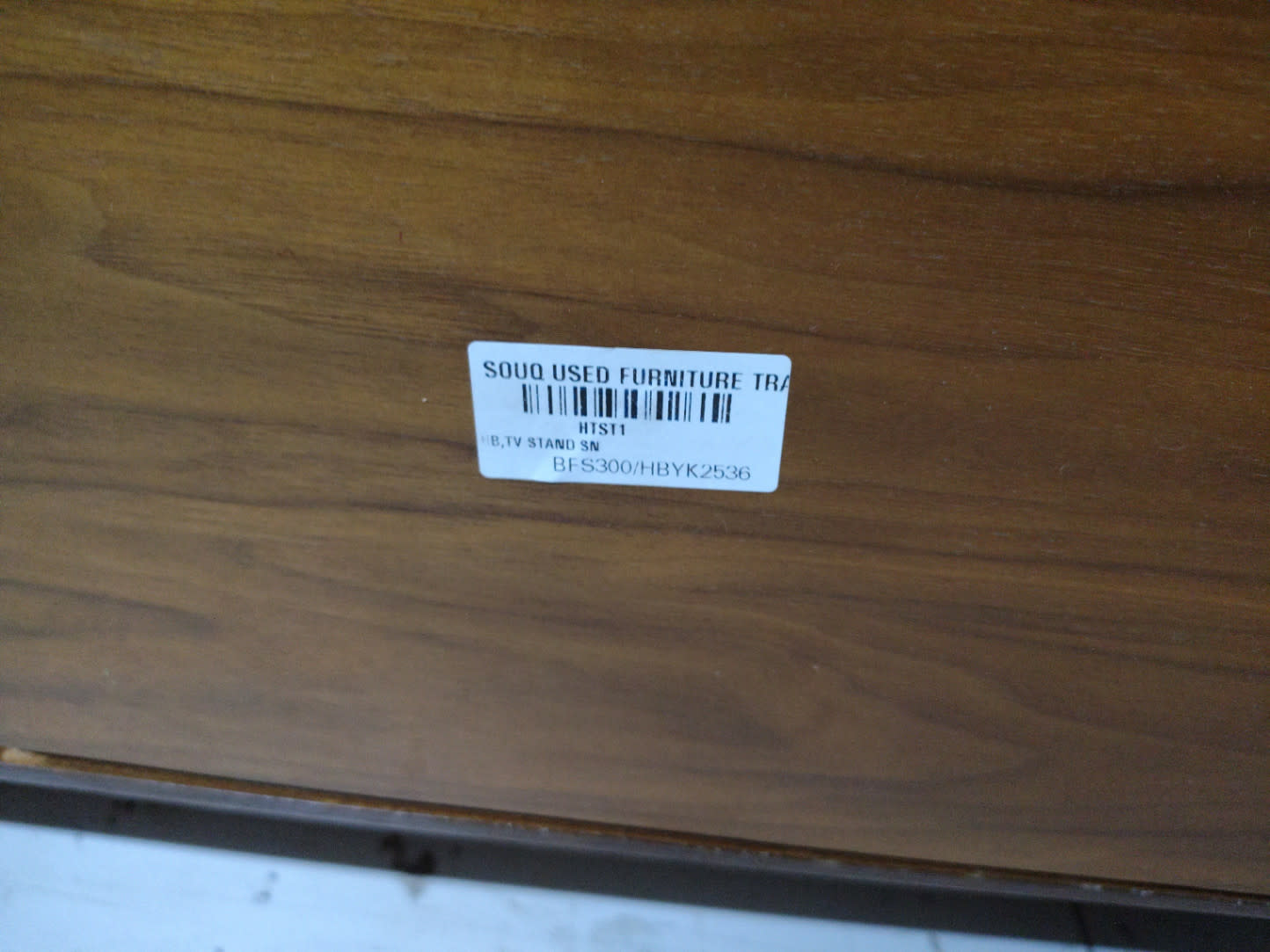 Bufaisal barcode label BFS300HBYK2536 on used wooden TV stand