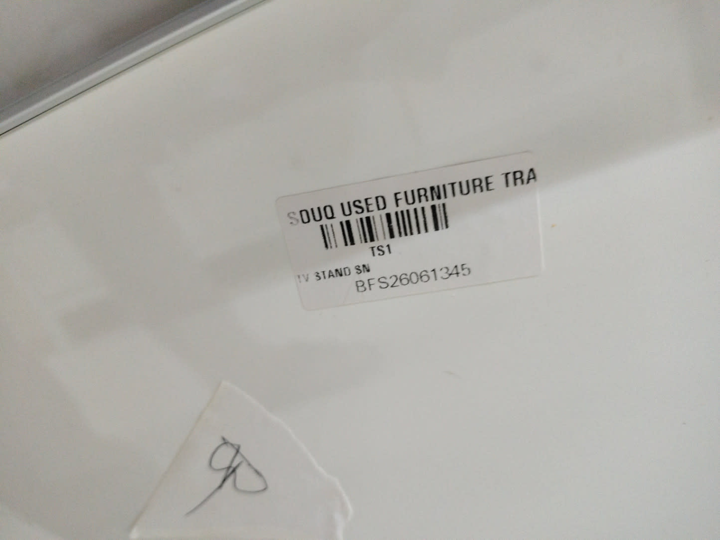 Bufaisal barcode label BFS26061345 for used gloss white TV stand