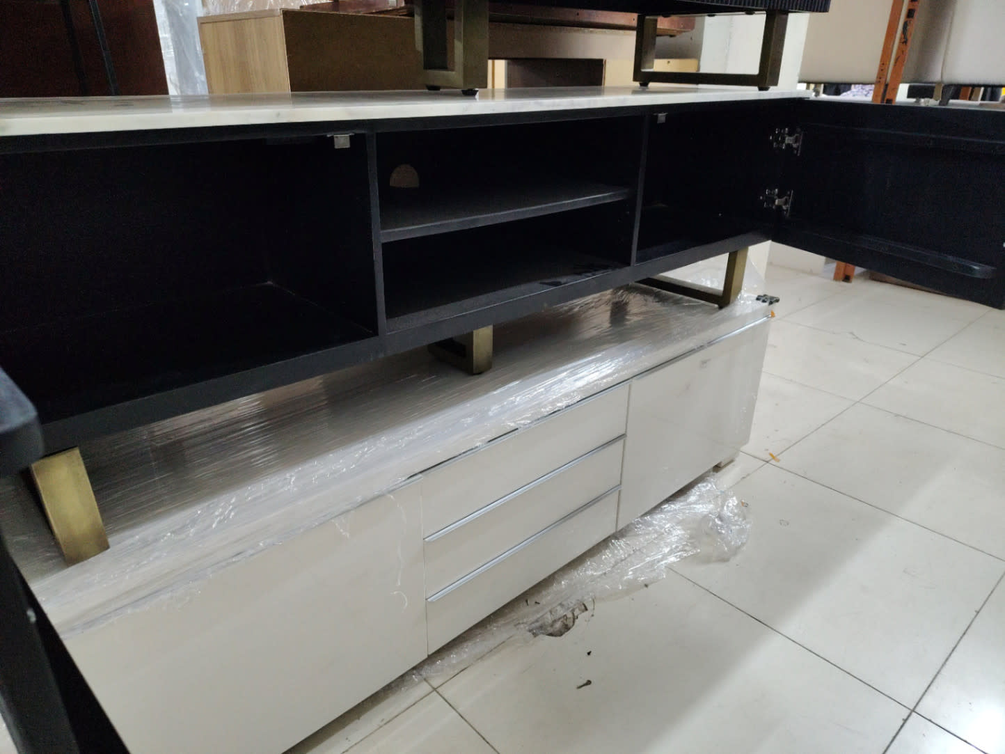 TV Stand with Marble-Effect Top and Ribbed Cabinet Doors 3