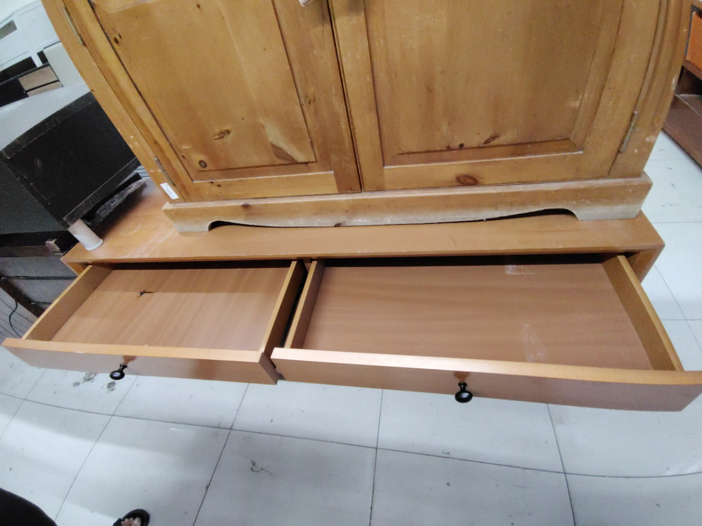 8-Drawer Double Dresser 2