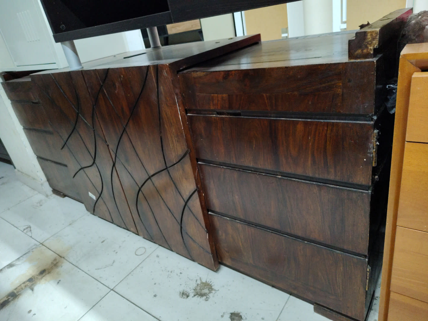 Wooden Dresser with Drawers 2
