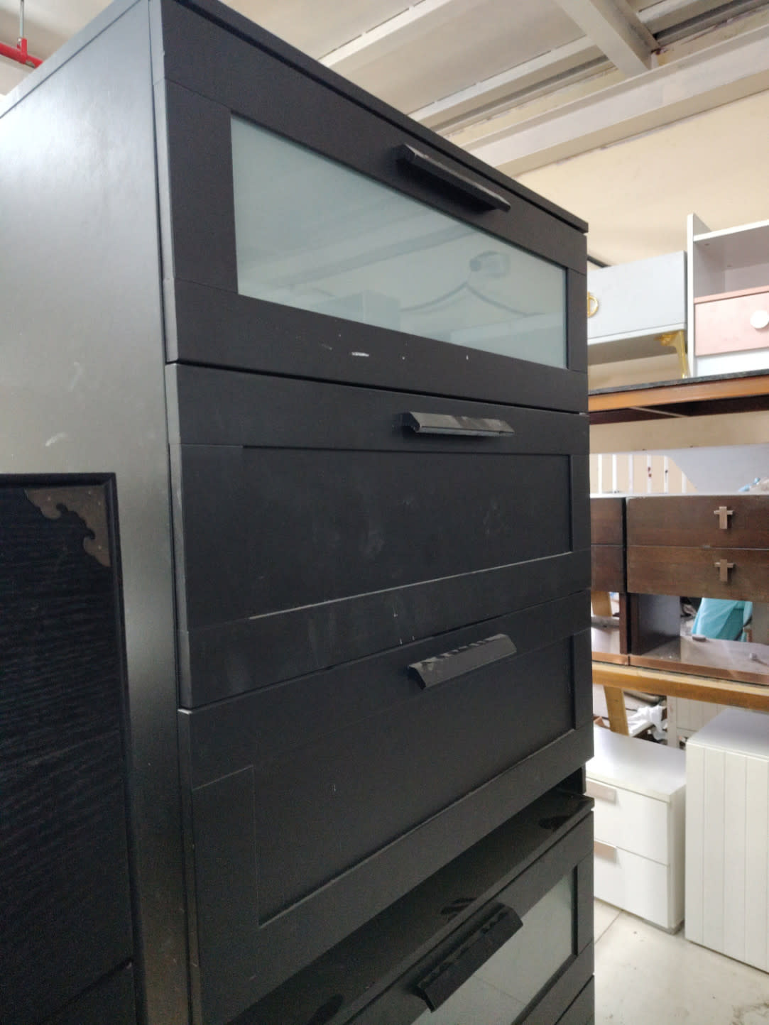 Chest of Drawers with Glass-Front Top Drawer 3