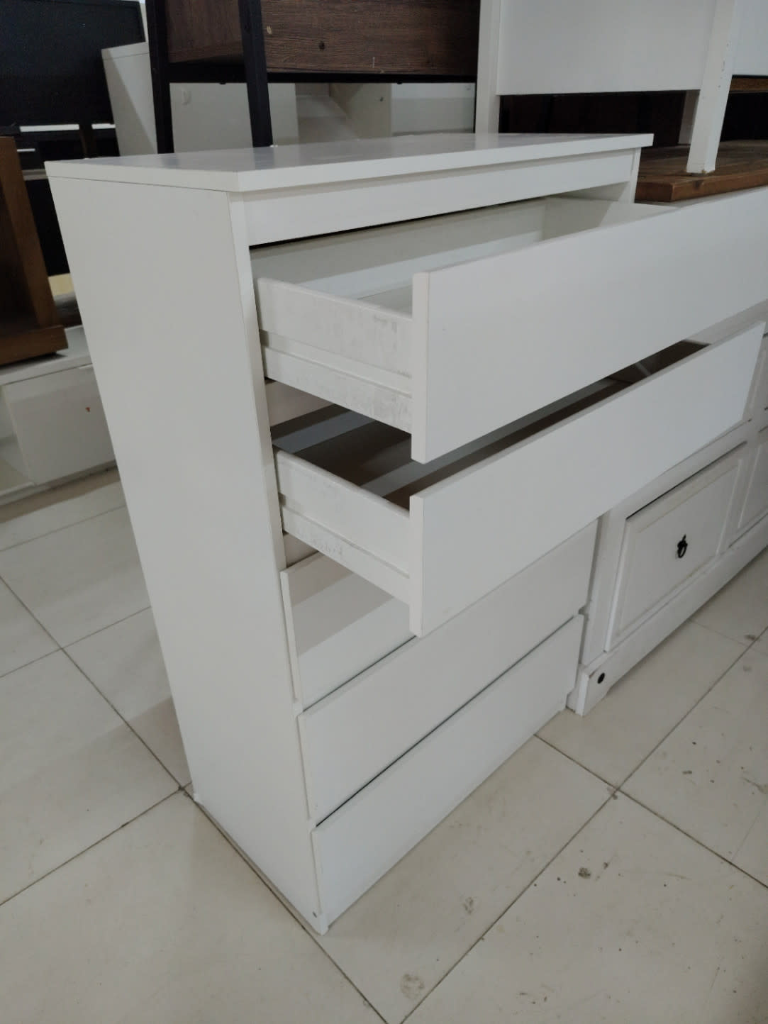 5-Drawer Chest of Drawers 2