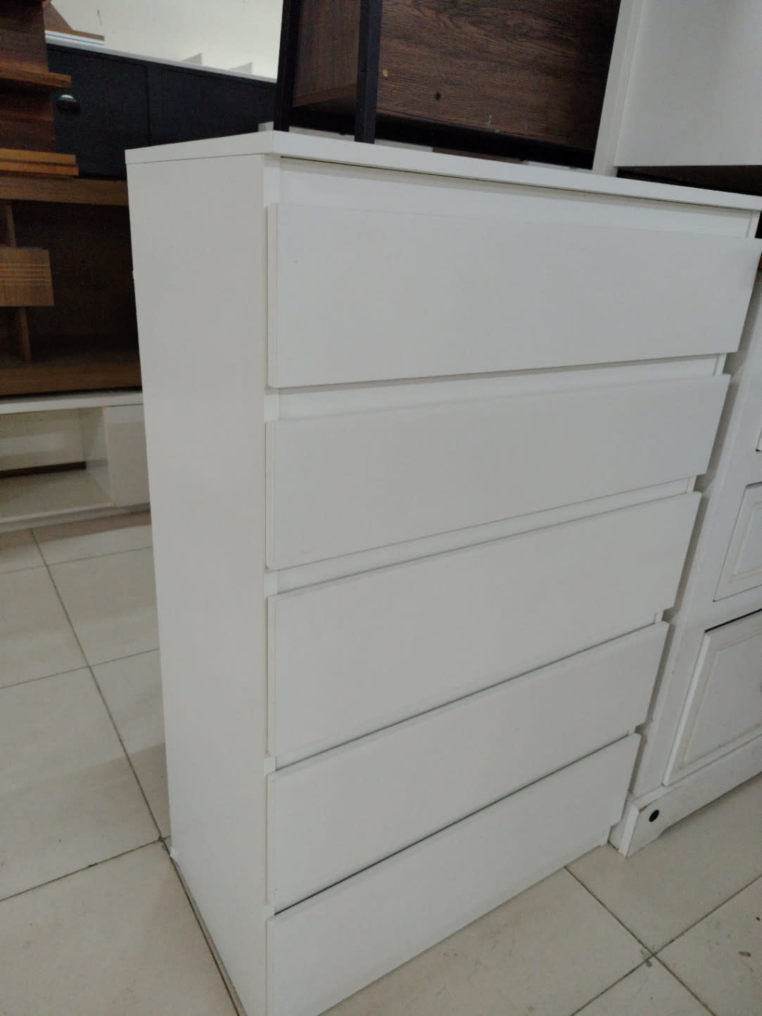 5-Drawer Chest of Drawers 3