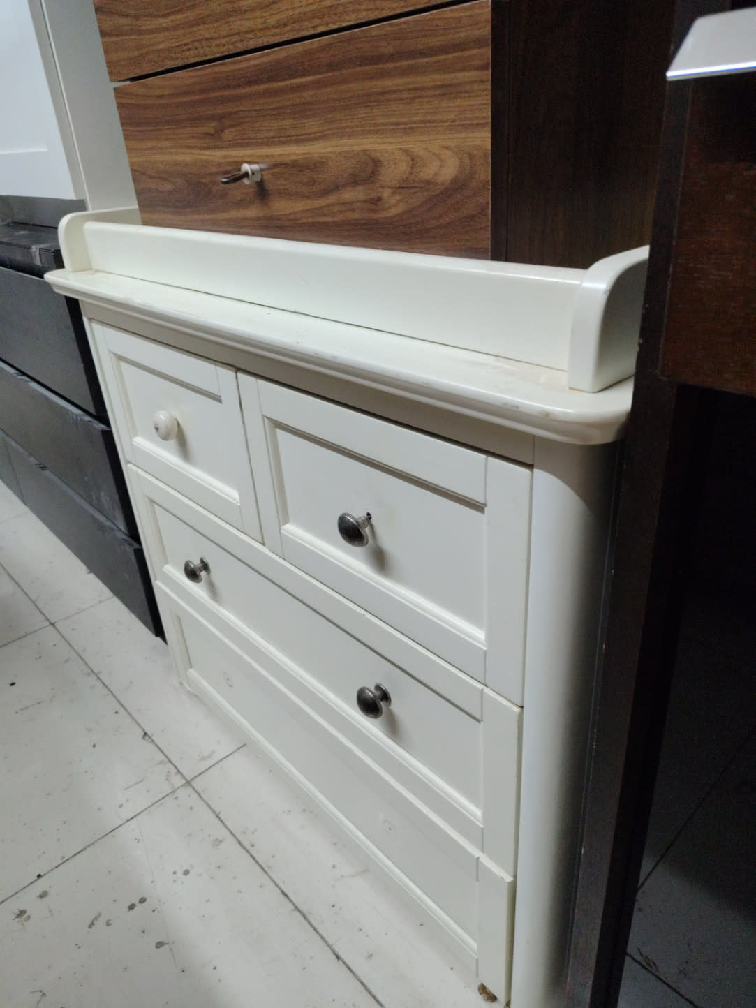 4-Drawer Chest of Drawers with Top Shelf 2