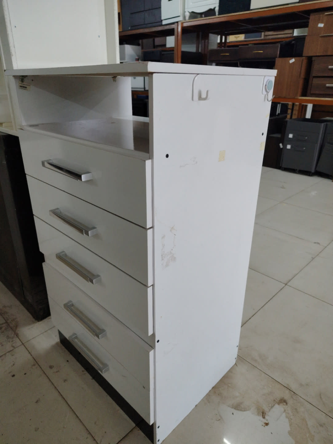 5-Drawer Chest of Drawers 2
