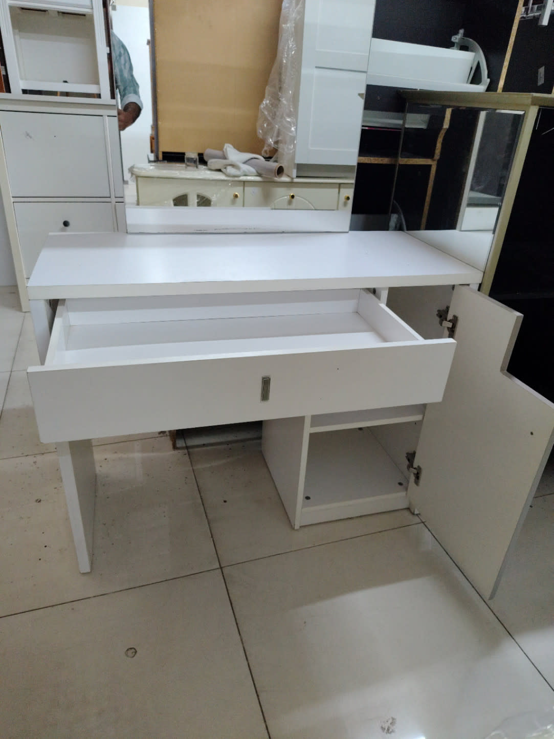 Dressing Table with Mirror and Storage 3
