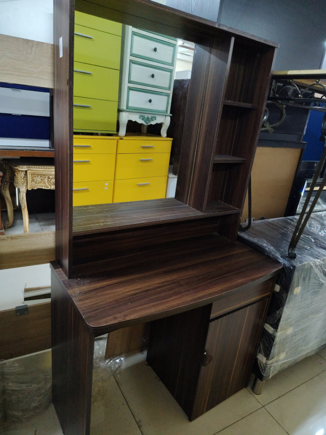 LATMASK Desk with Hutch and Storage