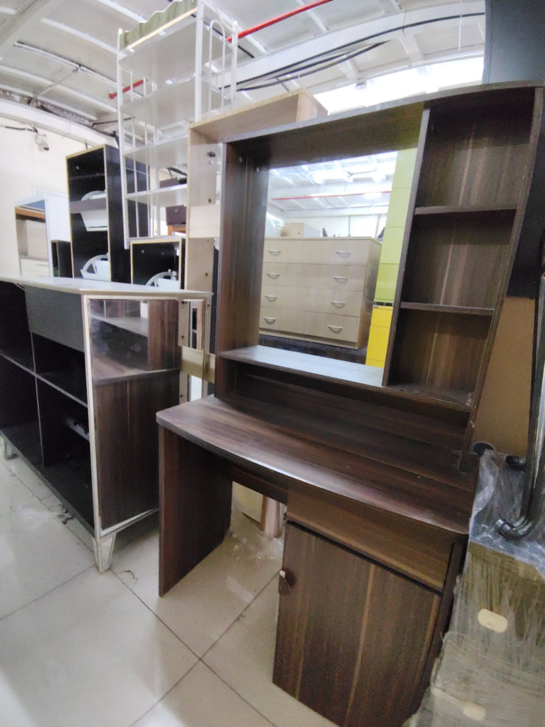 LATMASK Desk with Hutch and Storage 2