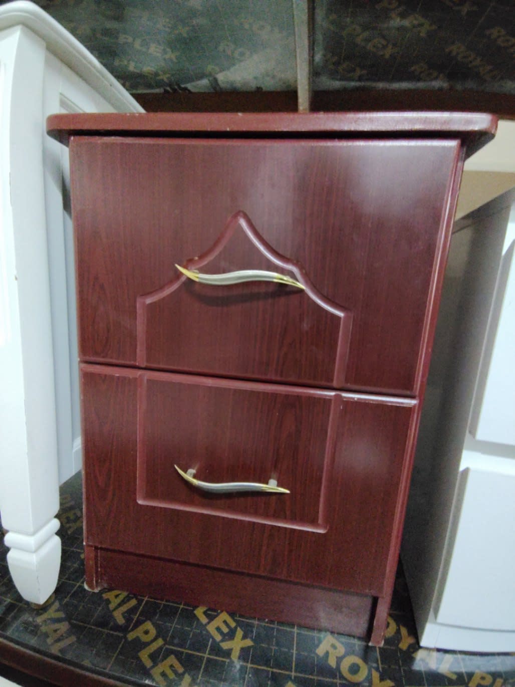 2-Drawer Nightstand 3