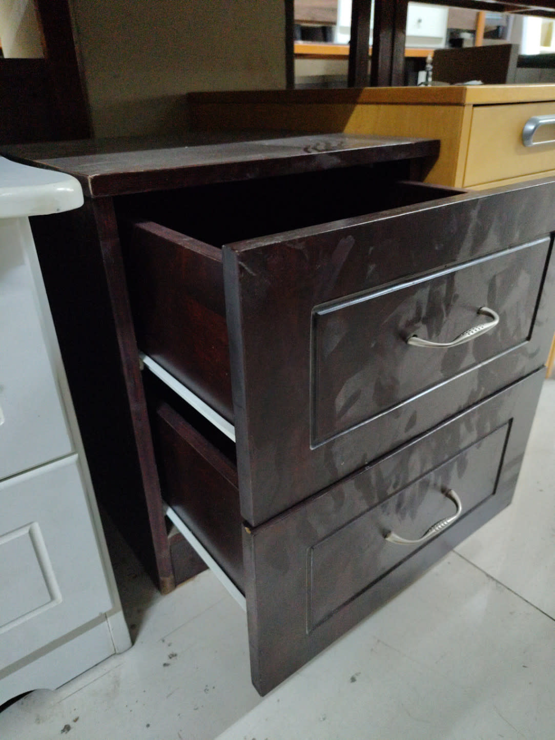 2-Drawer Nightstand 3