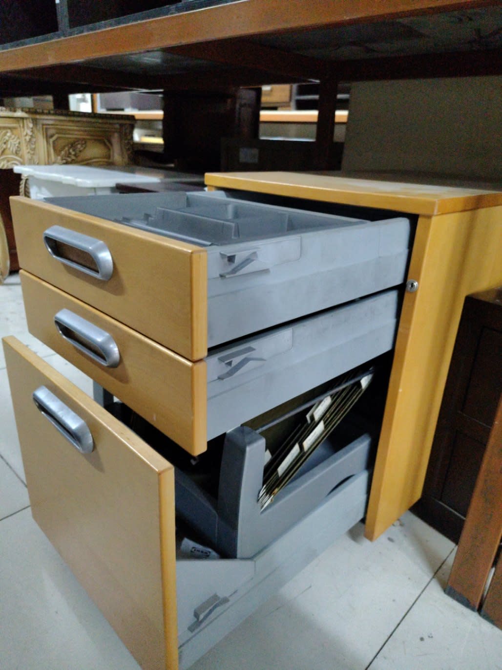 3-Drawer Mobile Pedestal Filing Cabinet 2