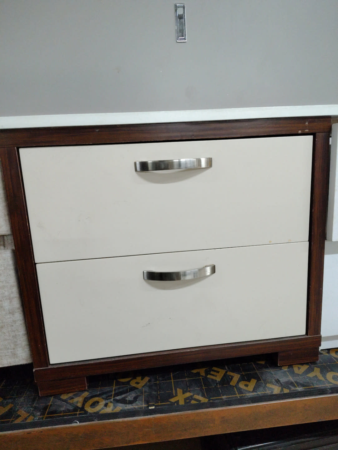 2-Drawer Nightstand