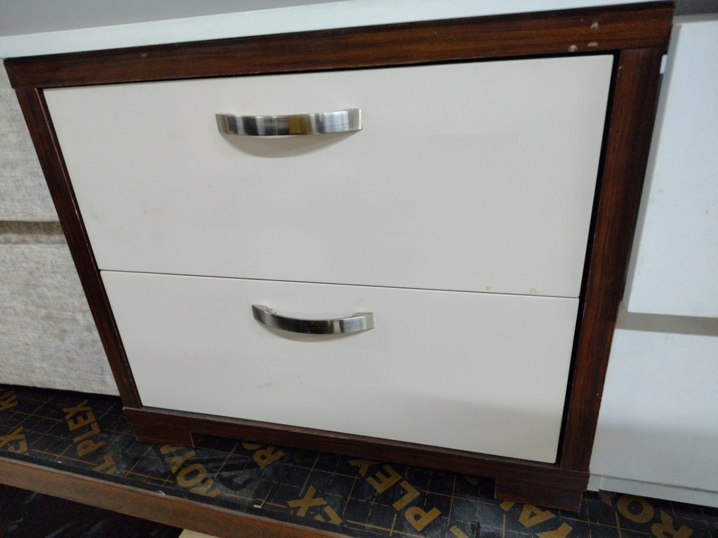 2-Drawer Nightstand 3